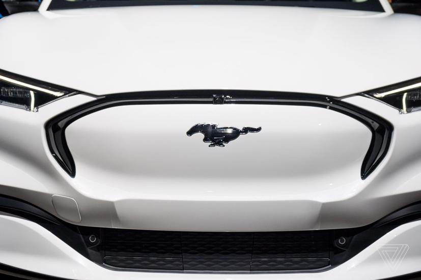 Mustang Mach-E: xe điện &quot;hổ b&#225;o&quot; đầu ti&#234;n của Ford - Ảnh 14