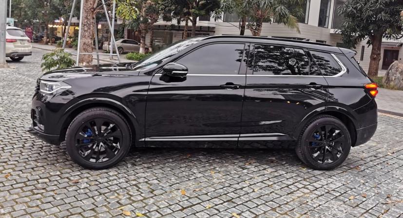 Brilliance V7  được các đơn vị tư nhân đưa về Việt Nam vào tháng 4/2020 với giá khởi điểm giá 738 triệu