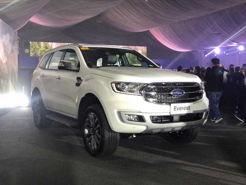 Ford Everest 2021 có 3 phiên bản tuỳ chọn bao gồm Sport, Titanium 4x2 và Titanium 4x4, trong đó bản Sport sẽ thay thế bản Trend với một số trang bị thể thao hơn.