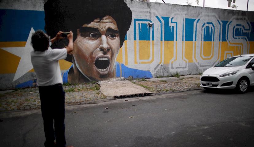 Những chiếc &#244; t&#244; trong cuộc đời huyền thoại b&#243;ng đ&#225; Diego Maradona - Ảnh 2