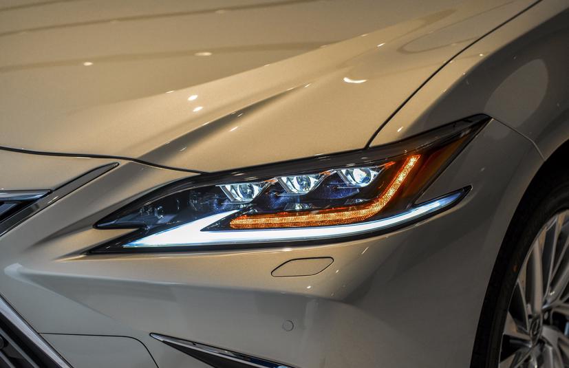 Xe sang Lexus ES 2021 ra mắt, gi&#225; kh&#244;ng đổi - Ảnh 1