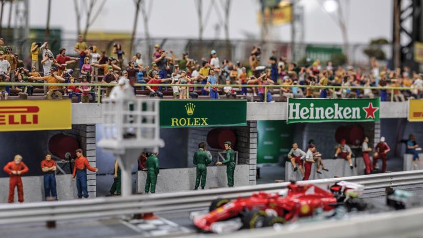 Được xây dựng bằng gỗ, bố trí đường đua hai xe, thời gian vòng đua tự động và máy ảnh trên đường đua