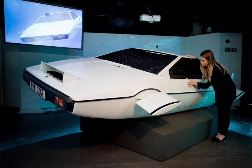 1976 Lotus Esprit, với biệt danh “Wet Nellie", được dùng trong bộ phim James Bond film “The Spy Who Loved Me. Ảnh: AFP