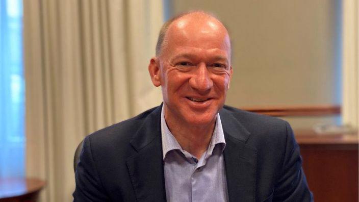 CEO Mike Flewitt của McLaren. Ảnh: Reuters