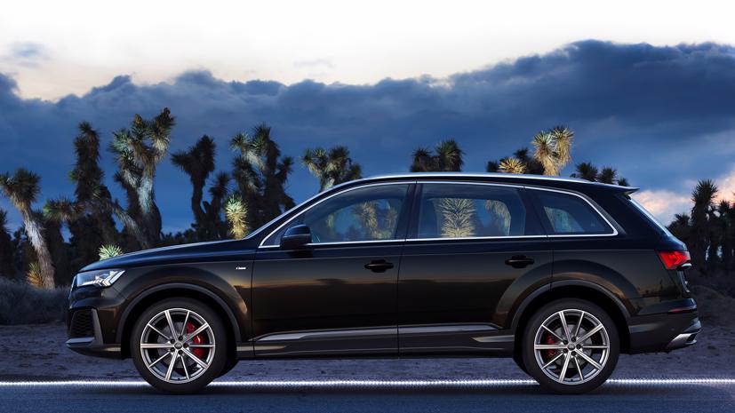 Gi&#225; &#244; t&#244; cuối năm: Xe “sang chảnh” giảm cả trăm triệu đồng - Ảnh 1