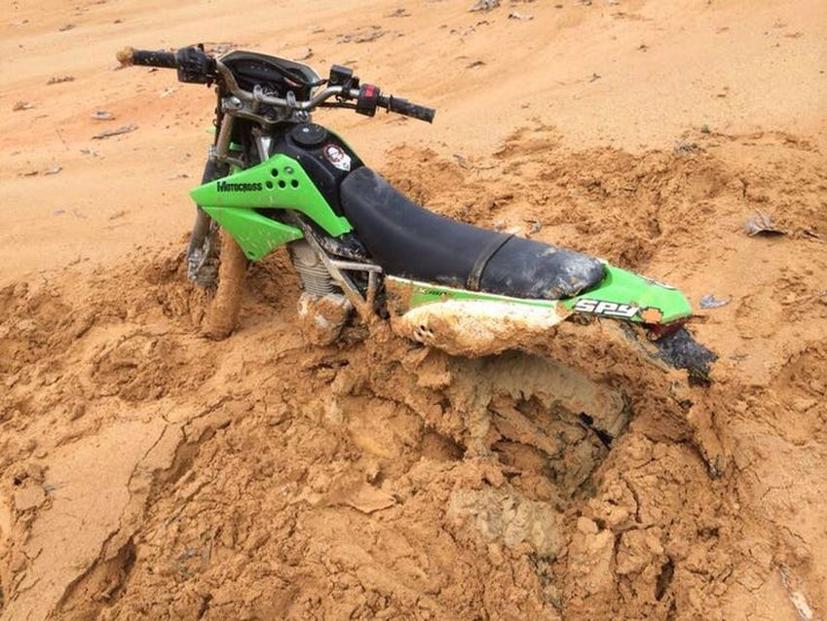 Những bức ảnh “dở kh&#243;c dở cười” về xe m&#225;y - Ảnh 4