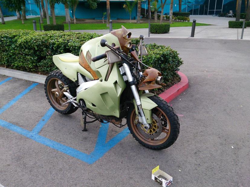 “B&#243; tay” với 19 kiểu độ xe m&#225;y cực dị  - Ảnh 15