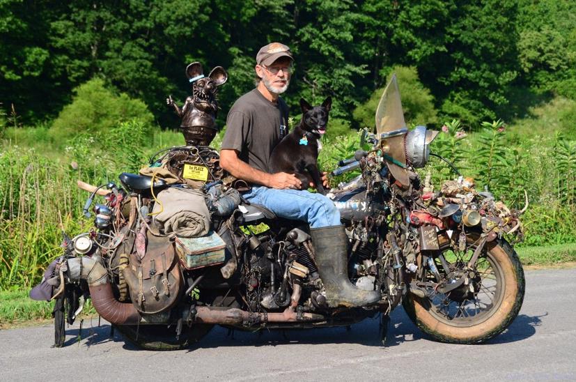 Ngồi trên chiếc xe máy như thế này trông cũng ... oách đấy chứ!