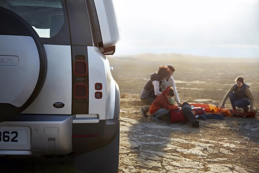 Land Rover Defender mới gi&#225; cao nhất 6 tỷ đồng tại Việt Nam - Ảnh 5