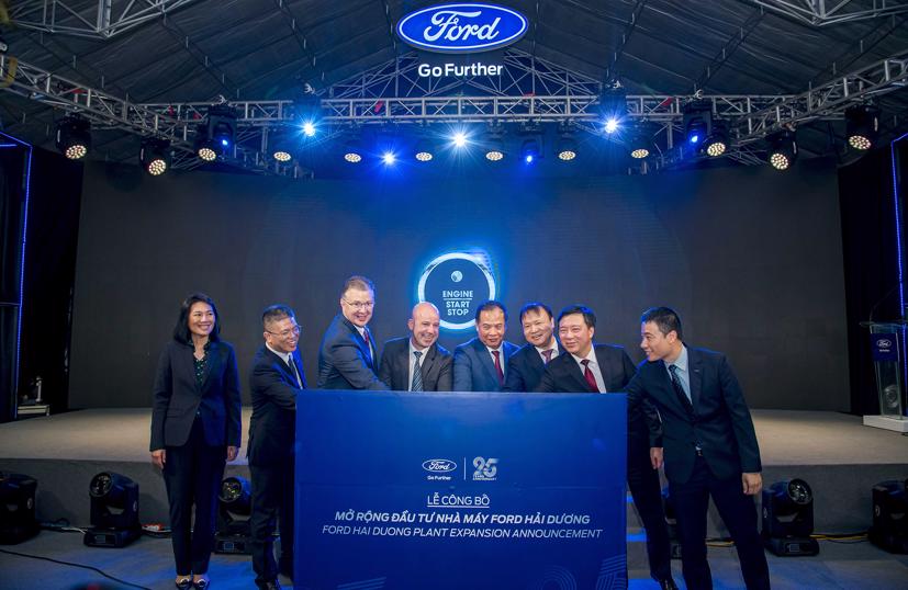 Đại diện tập đoàn Ford, Đại sứ quán Mỹ, Bộ Công Thương và Ford Việt Nam tại lễ công bố mở rộng đầu tư nhà máy.