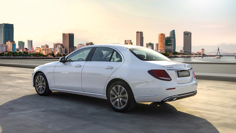 Mercedes E 200 Exclusive gi&#225; 2,29 tỷ đồng tại Việt Nam - Ảnh 2