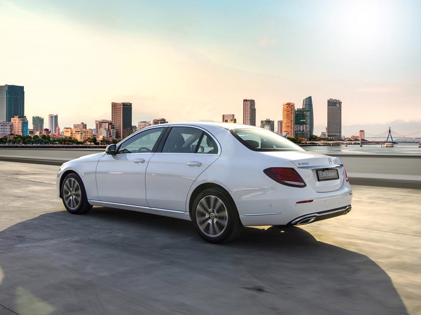 Mercedes E 200 Exclusive gi&#225; 2,29 tỷ đồng tại Việt Nam - Ảnh 12