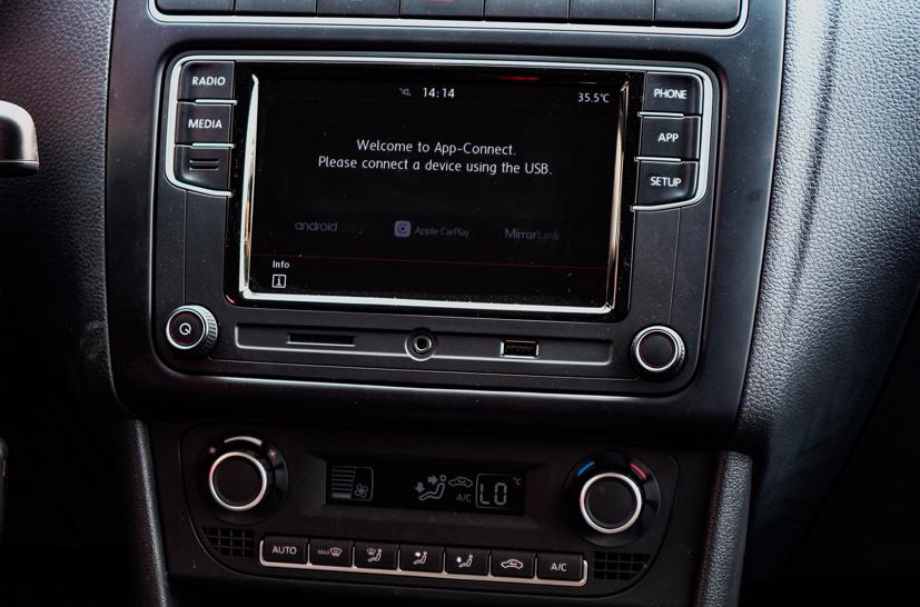 Volkswagen Polo phi&#234;n bản mới về Việt Nam, gi&#225; 695 triệu đồng - Ảnh 4