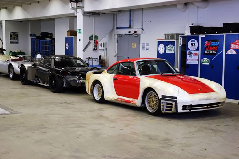 B&#234;n trong “nh&#224; kho b&#237; mật” chứa đầy si&#234;u xe của Porsche - Ảnh 2
