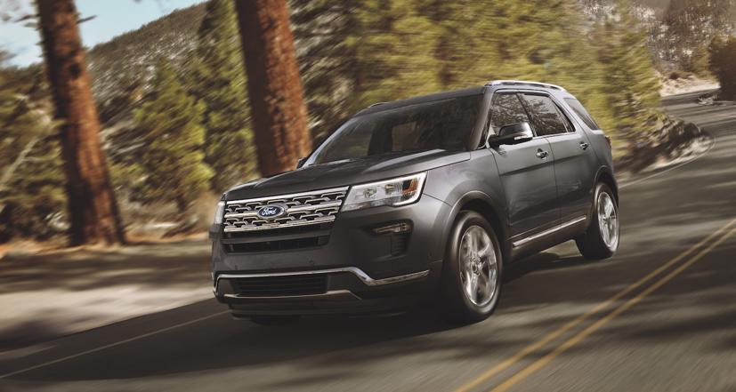 Ford Explorer có kiểu dáng bề thế, cơ bắp đậm chất Mỹ.
