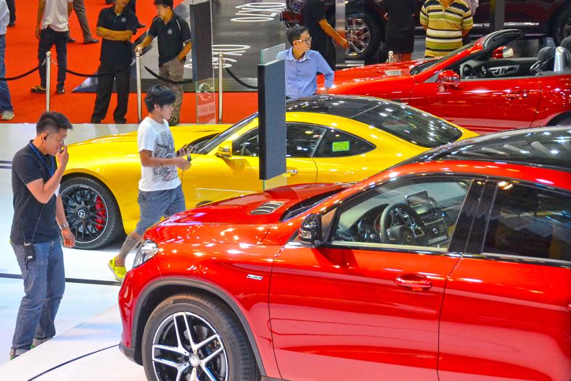 Nhiều người không ngần ngại mua ô tô vào tháng cô hồn. Ảnh minh họa