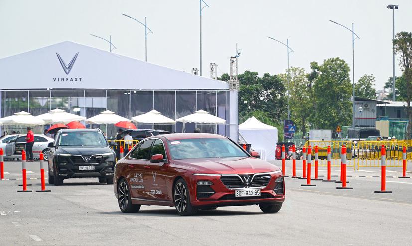 VinFast vừa công bố bảng giá mới áp dụng cho tất cả các mẫu xe của hãng, bao gồm VinFast Fadil, Lux A2.0 và Lux SA2.0.