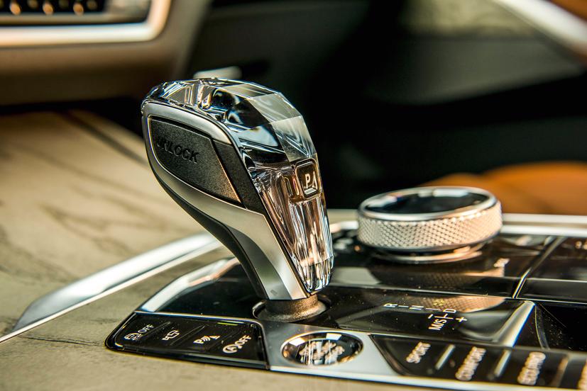 Hộp số tự động 8 cấp Steptronic thể thao.