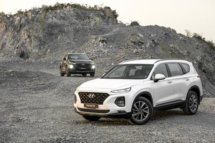 Hyundai SantaFe thế hệ mới sở hữu ngoại hình cơ bắp, khoẻ khoắn.