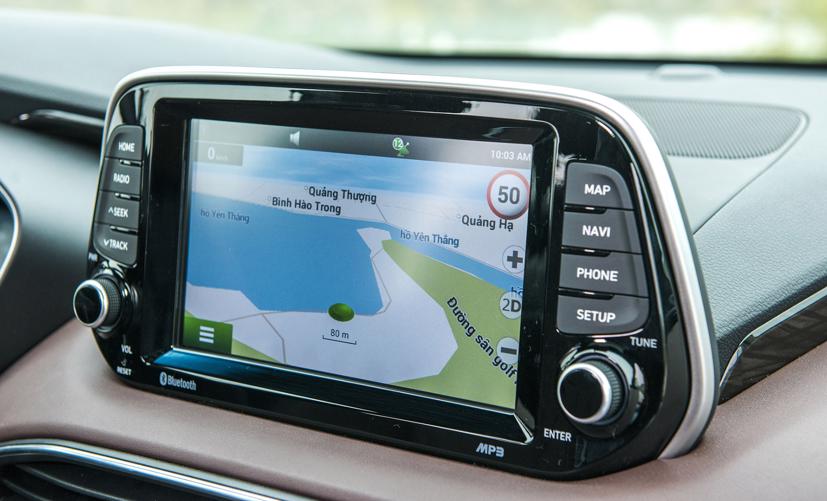 Màn hình cảm ứng hiển thị bản đồ định vị dành riêng cho thị trường Việt Nam.