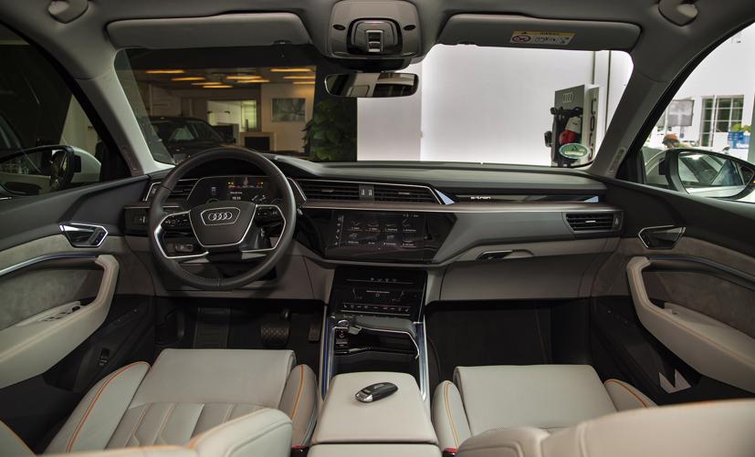 Cận cảnh xe điện hạng sang Audi e-tron đầu ti&#234;n tại Việt Nam - Ảnh 4