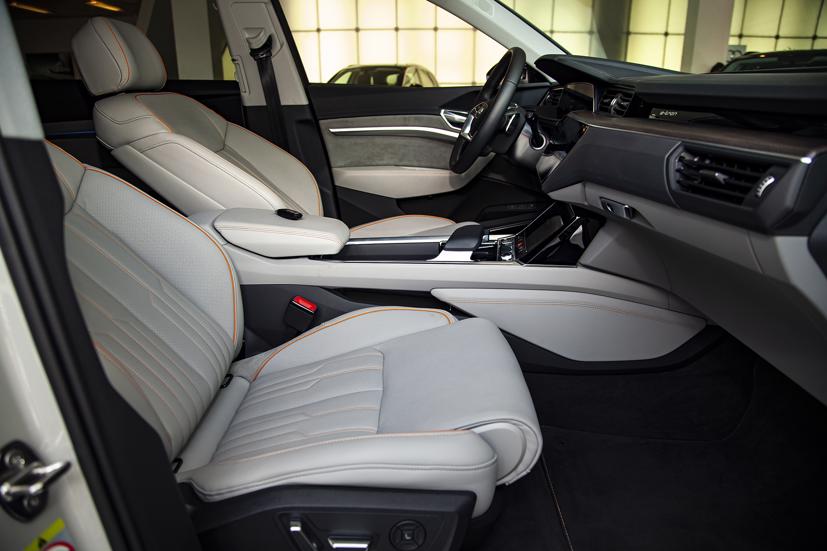 Cận cảnh xe điện hạng sang Audi e-tron đầu ti&#234;n tại Việt Nam - Ảnh 9