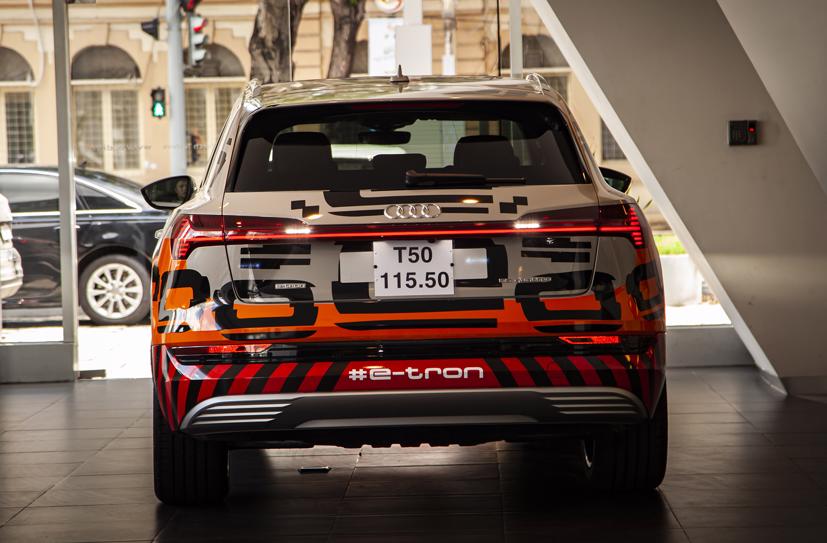 Cận cảnh xe điện hạng sang Audi e-tron đầu ti&#234;n tại Việt Nam - Ảnh 11