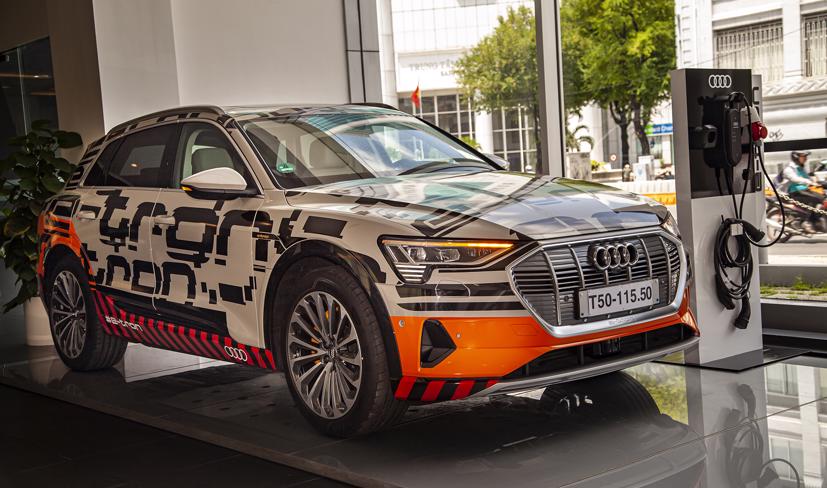 Cận cảnh xe điện hạng sang Audi e-tron đầu ti&#234;n tại Việt Nam - Ảnh 1