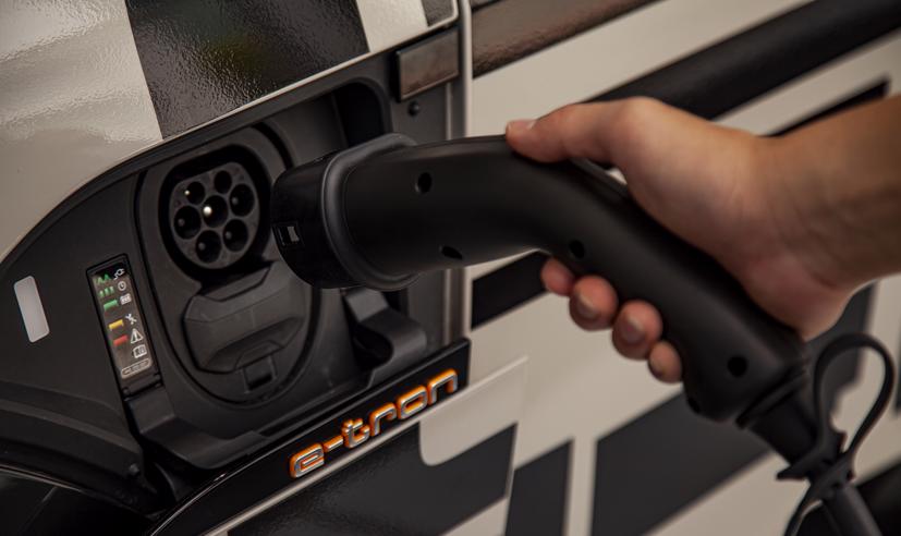 Cận cảnh xe điện hạng sang Audi e-tron đầu ti&#234;n tại Việt Nam - Ảnh 5