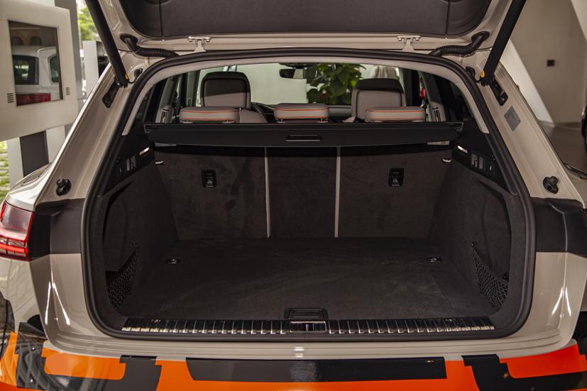 Cận cảnh xe điện hạng sang Audi e-tron đầu ti&#234;n tại Việt Nam - Ảnh 10