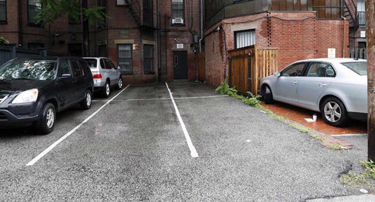 10 chỗ đỗ &#244;t&#244; đắt nhất thế giới - Ảnh 9