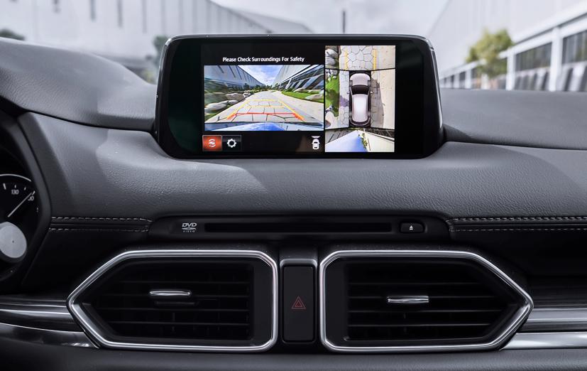 Màn hình hiển thị camera 360 độ ở phiên bản cao cấp nhất.