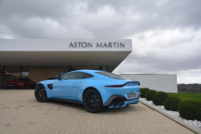 Mẫu xe Aston Martin Vantage Coupe.