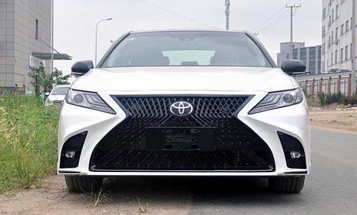 Ngay cả Camry phiên bản 2019 mới ra mắt ở Việt Nam cũng có gói độ Lexus.