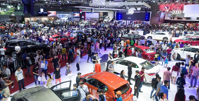 Nhiều hãng xe và đại lý xe đang tung ra các chương trình giảm giá, ưu đãi cho khách hàng mua xe ở thời điểm này.