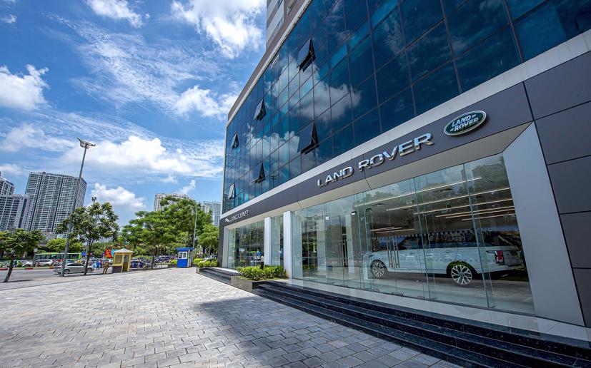 Kh&#244;ng gian sang chảnh của showroom Jaguar Land Rover mới tại H&#224; Nội - Ảnh 1