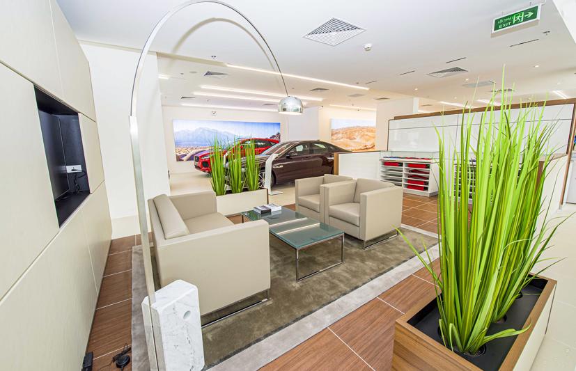 Kh&#244;ng gian sang chảnh của showroom Jaguar Land Rover mới tại H&#224; Nội - Ảnh 5