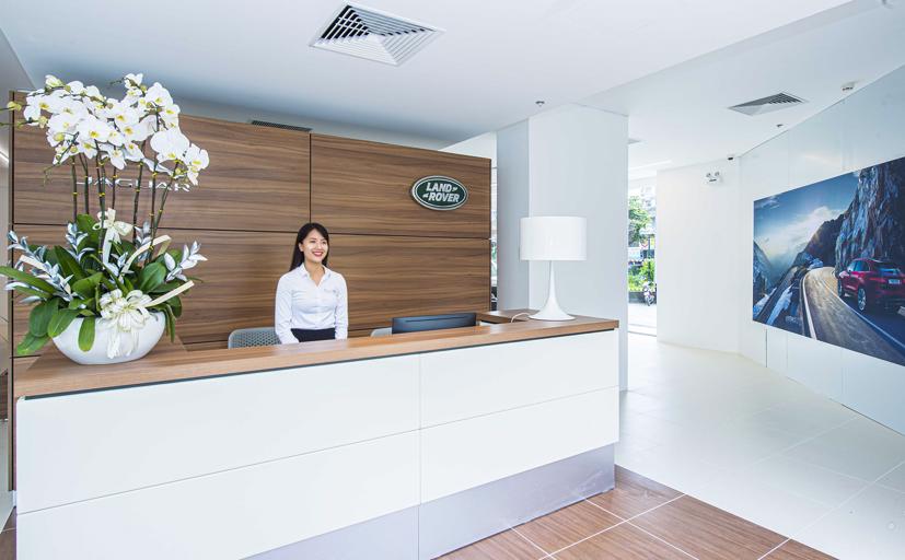 Kh&#244;ng gian sang chảnh của showroom Jaguar Land Rover mới tại H&#224; Nội - Ảnh 3