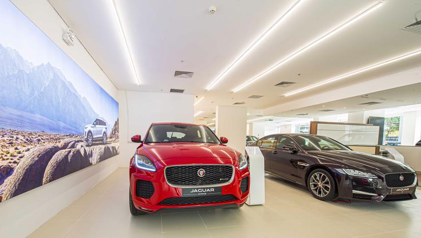 Kh&#244;ng gian sang chảnh của showroom Jaguar Land Rover mới tại H&#224; Nội - Ảnh 4
