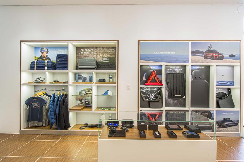 Kh&#244;ng gian sang chảnh của showroom Jaguar Land Rover mới tại H&#224; Nội - Ảnh 7