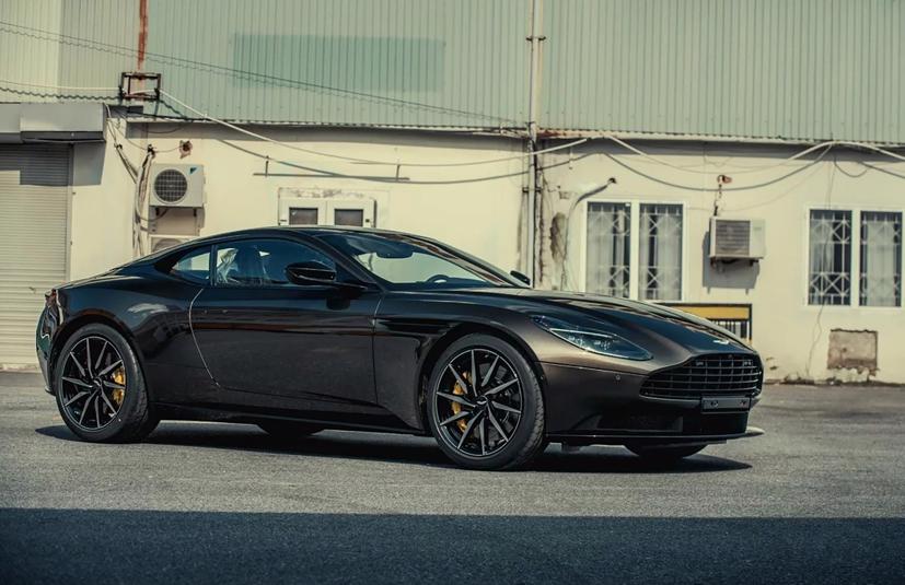 Si&#234;u xe Aston Martin DB11 m&#224;u độc hơn 15 tỷ về Việt Nam - Ảnh 1