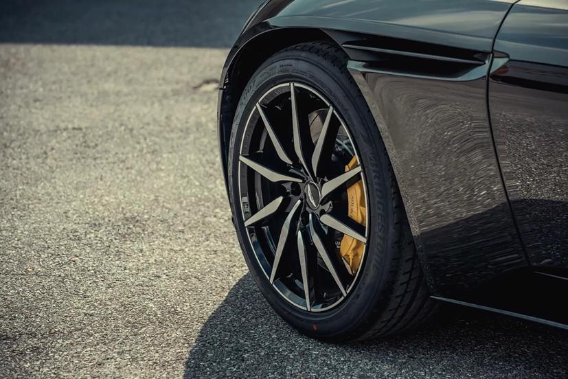 Si&#234;u xe Aston Martin DB11 m&#224;u độc hơn 15 tỷ về Việt Nam - Ảnh 5