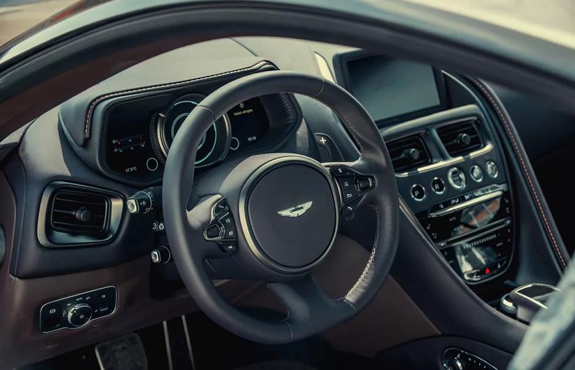 Si&#234;u xe Aston Martin DB11 m&#224;u độc hơn 15 tỷ về Việt Nam - Ảnh 6