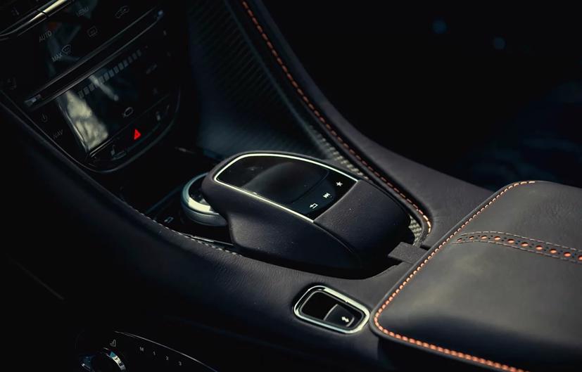 Si&#234;u xe Aston Martin DB11 m&#224;u độc hơn 15 tỷ về Việt Nam - Ảnh 8