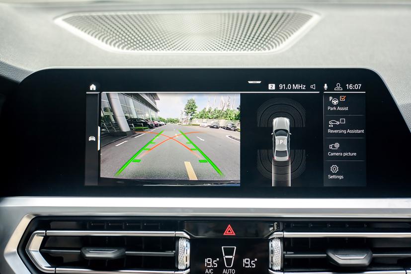 BMW 330i M-Sport về Việt Nam, gi&#225; gần 2,4 tỷ đồng - Ảnh 6