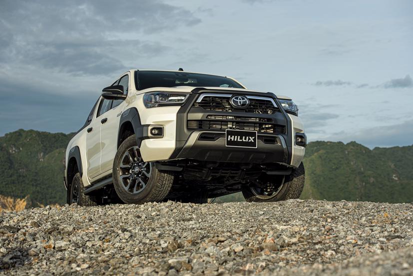Toyota Hilux 2020 – C&#250; bứt tốc ngoạn mục của “vua” n&#250;i rừng - Ảnh 2