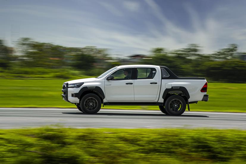 Toyota Hilux 2020 – C&#250; bứt tốc ngoạn mục của “vua” n&#250;i rừng - Ảnh 5