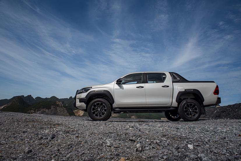 Toyota Hilux 2020 – C&#250; bứt tốc ngoạn mục của “vua” n&#250;i rừng - Ảnh 7