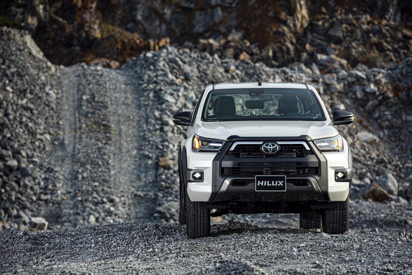 Toyota Hilux 2020 – C&#250; bứt tốc ngoạn mục của “vua” n&#250;i rừng - Ảnh 1