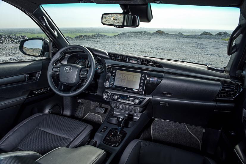 Toyota Hilux 2020 – C&#250; bứt tốc ngoạn mục của “vua” n&#250;i rừng - Ảnh 3